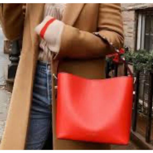 HENRI BENDEL SATCHEL LEATHER TRUE RED BUCKET HANDBAG UNIQUE - Picture 7 of 7